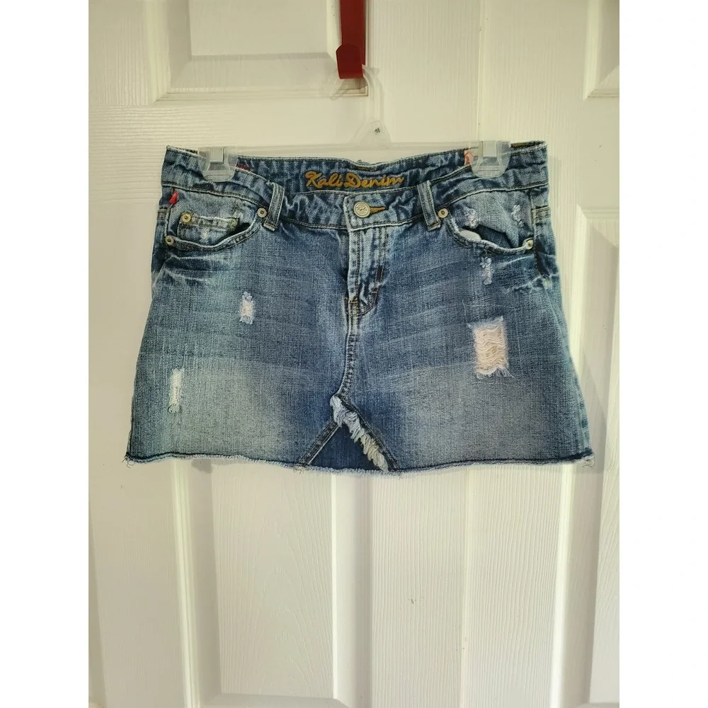 Kali Denim Distressed Mini Skirt Medium Wash Frayed‎ Hem Y2K Size 9
